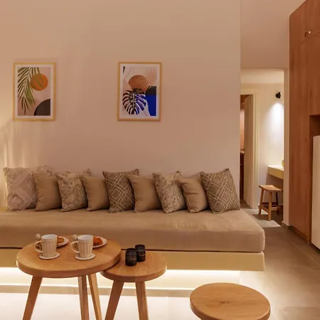Santorini - - Sleeps 5 - Pool - Parking