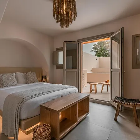 Santorini - - Sleeps 5 - Pool - Parking