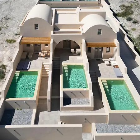 Santorini - - Sleeps 5 - Pool - Parking Mesariá